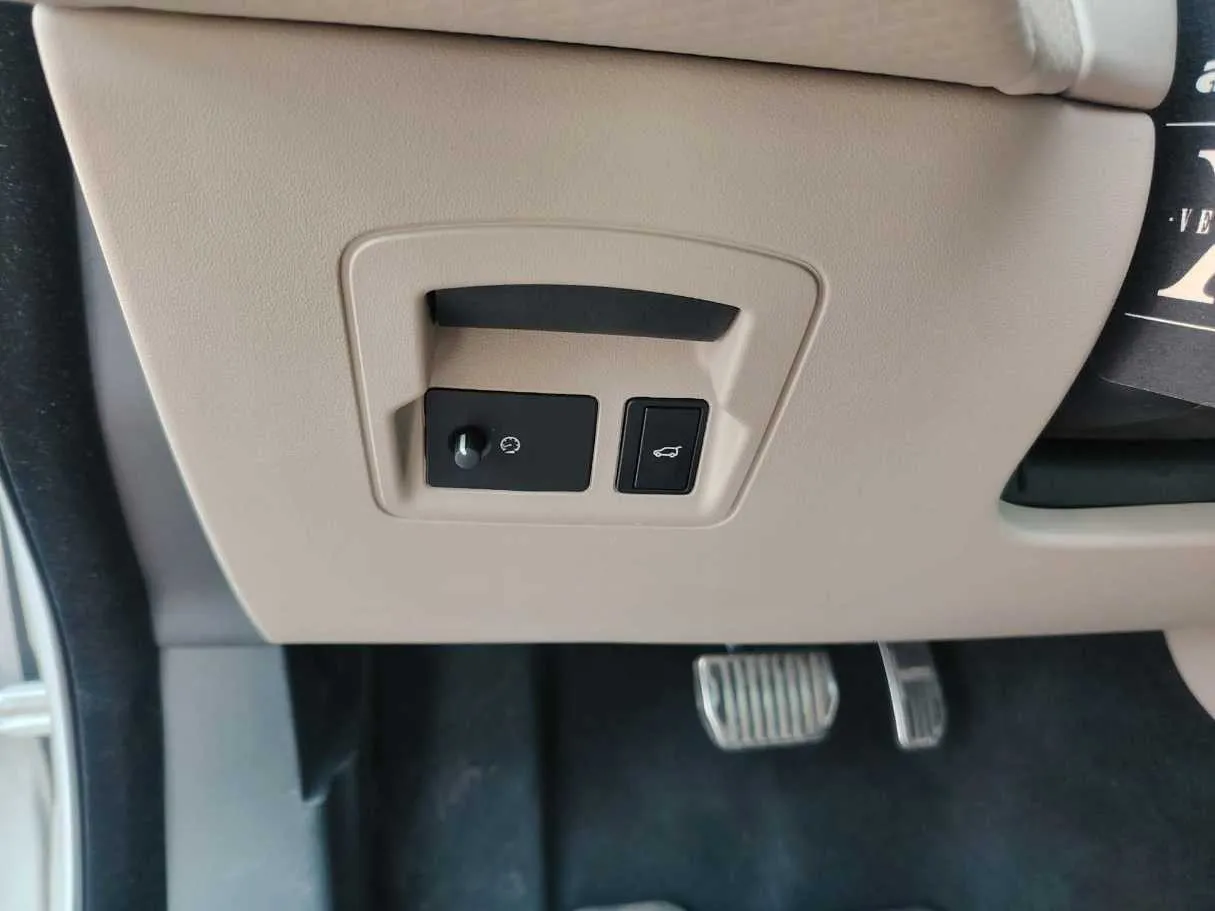 Car image 44
