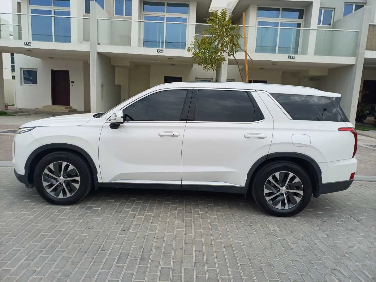 Car image 8