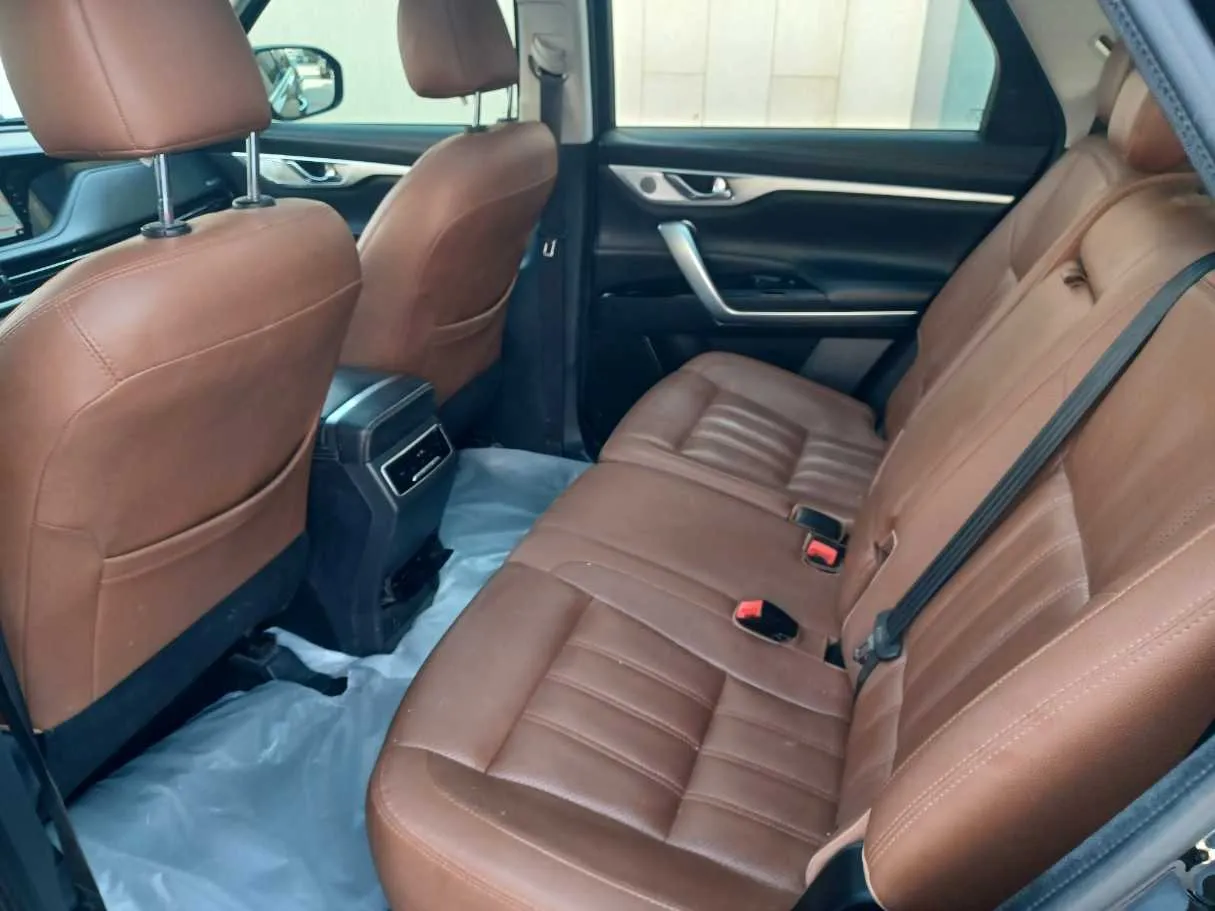 Car image 14