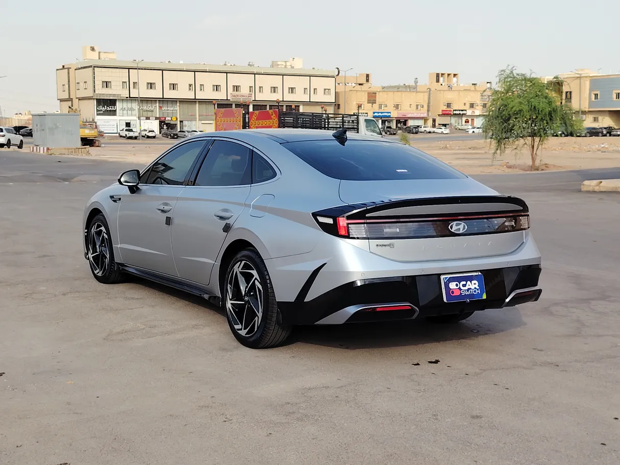 Car image 7