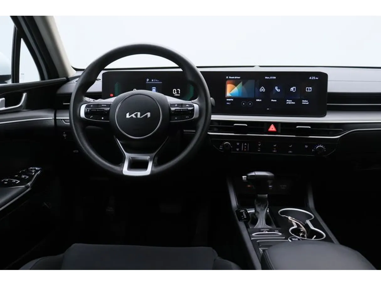 Car image 15