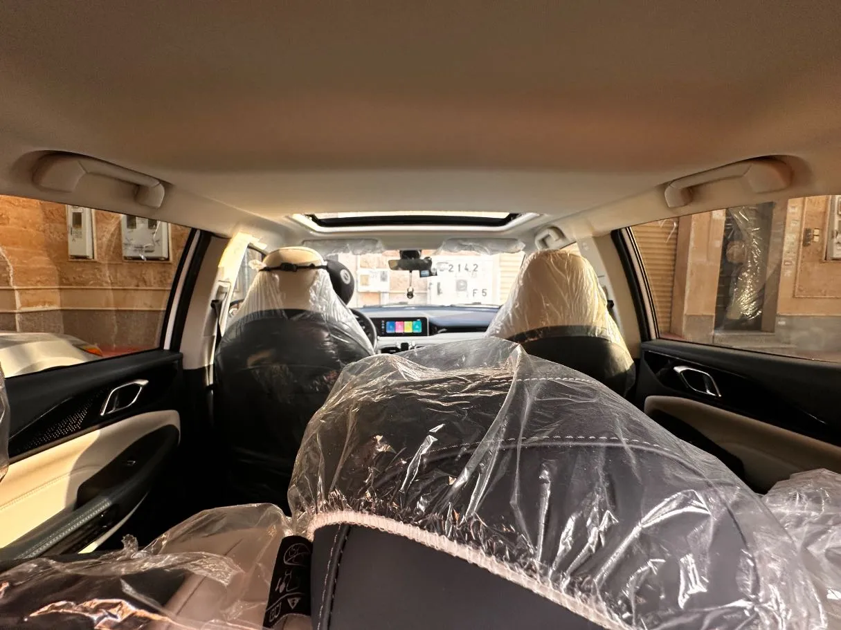 Car image 16