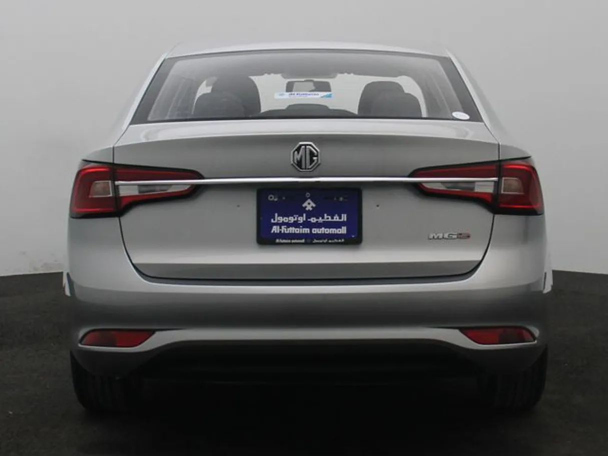 Car image 12