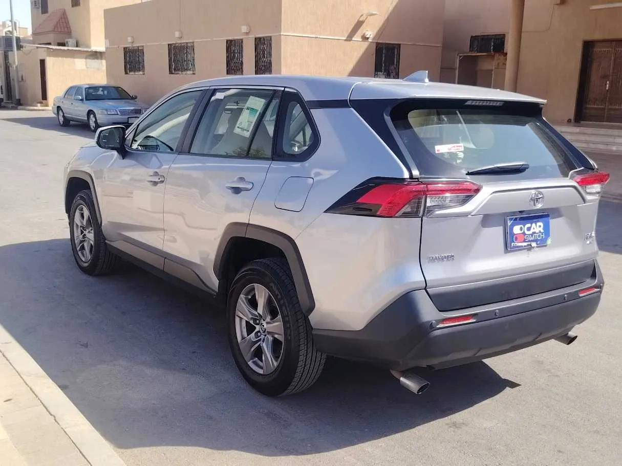 Car image 7