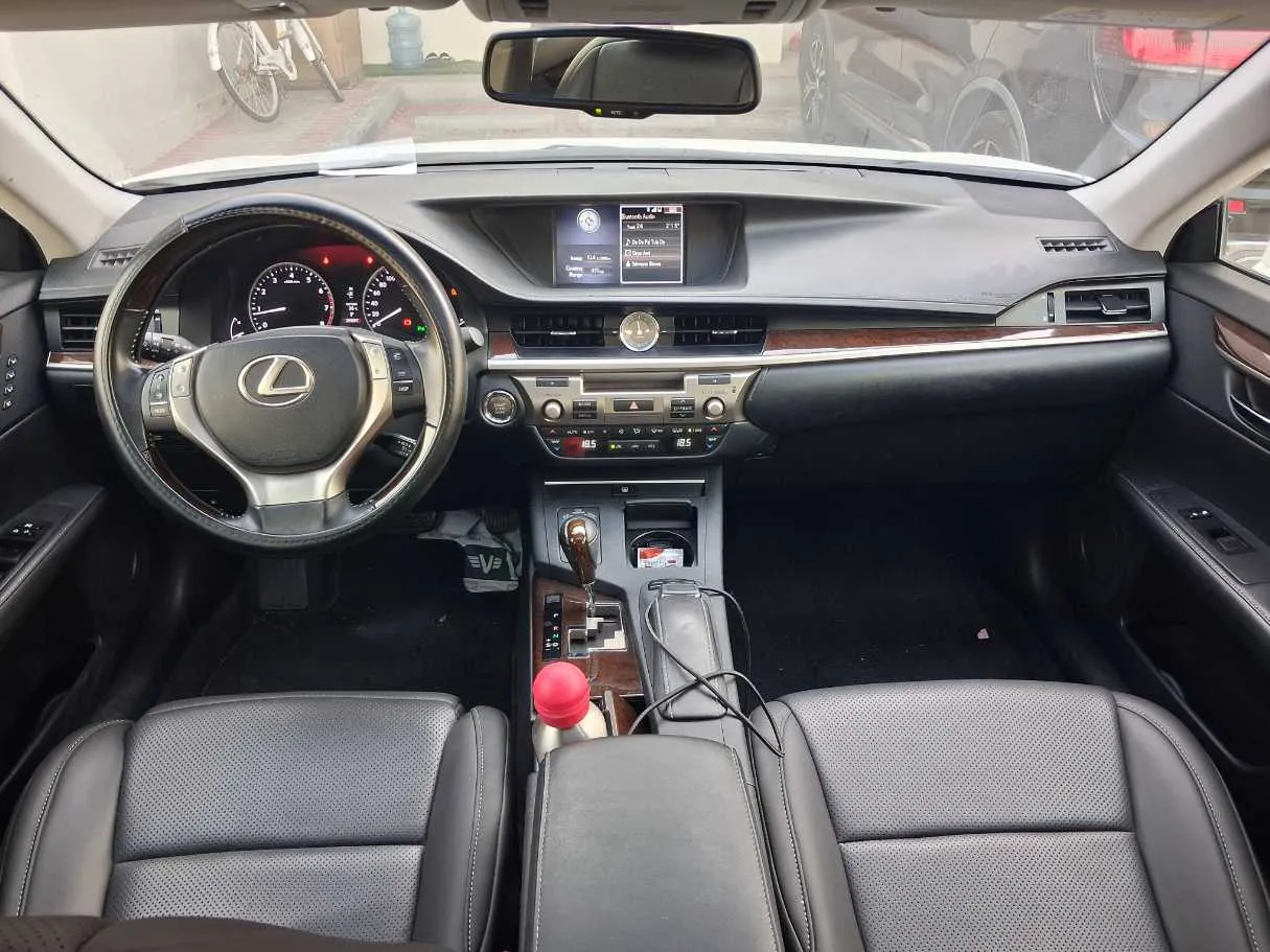 Car image 15