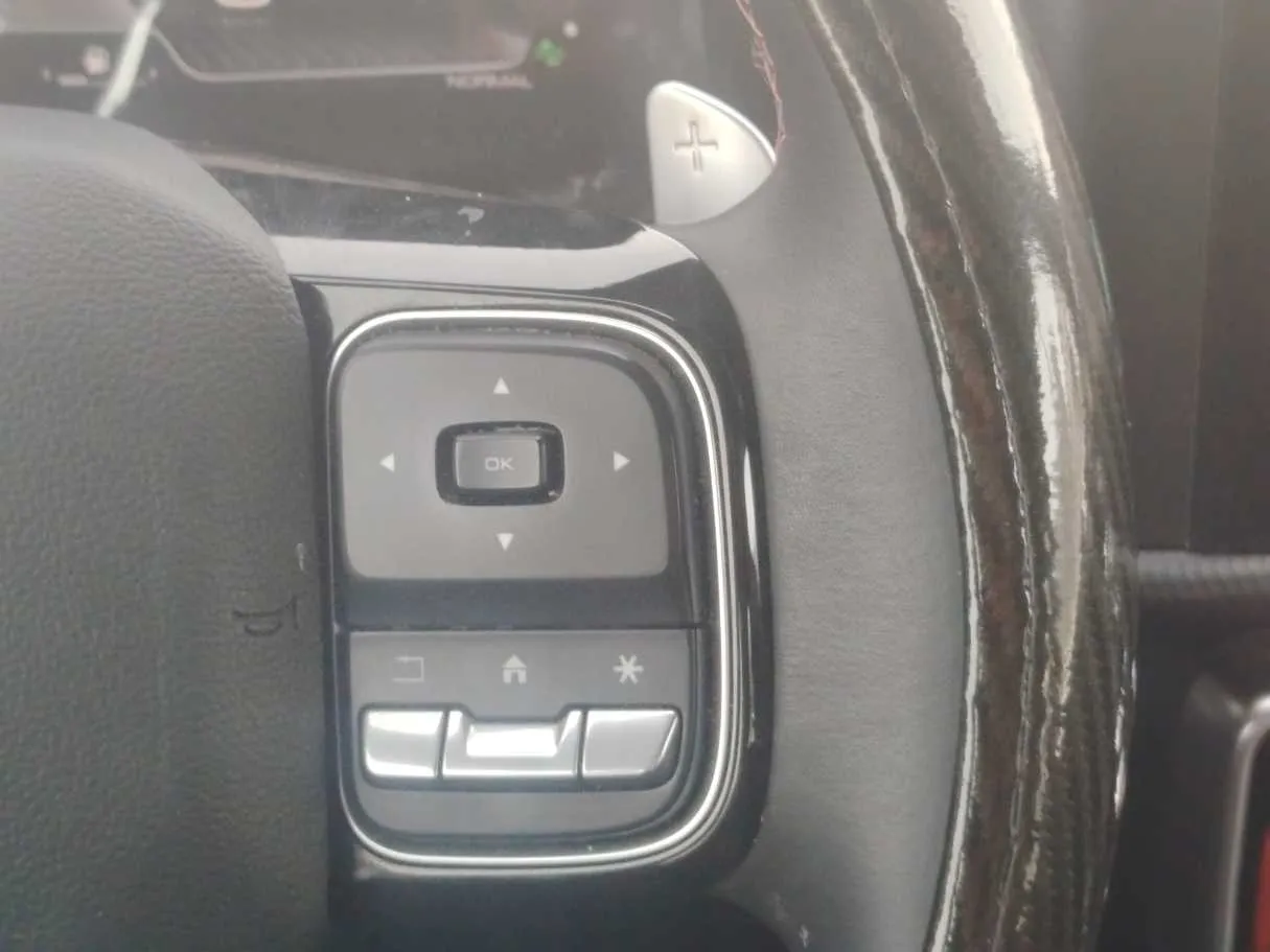 Car image 27