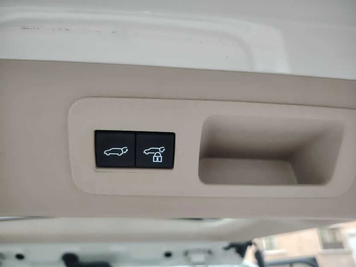 Car image 37