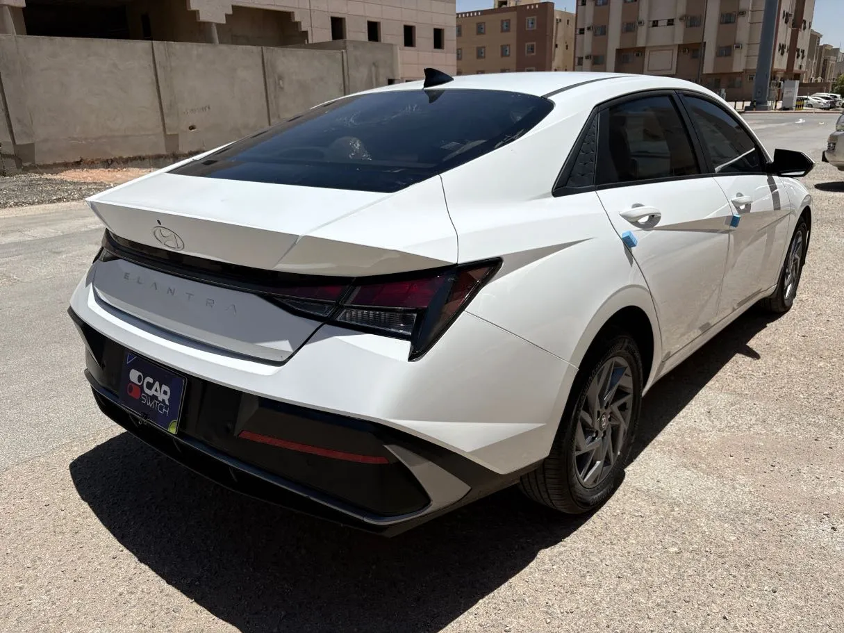 Car image 5