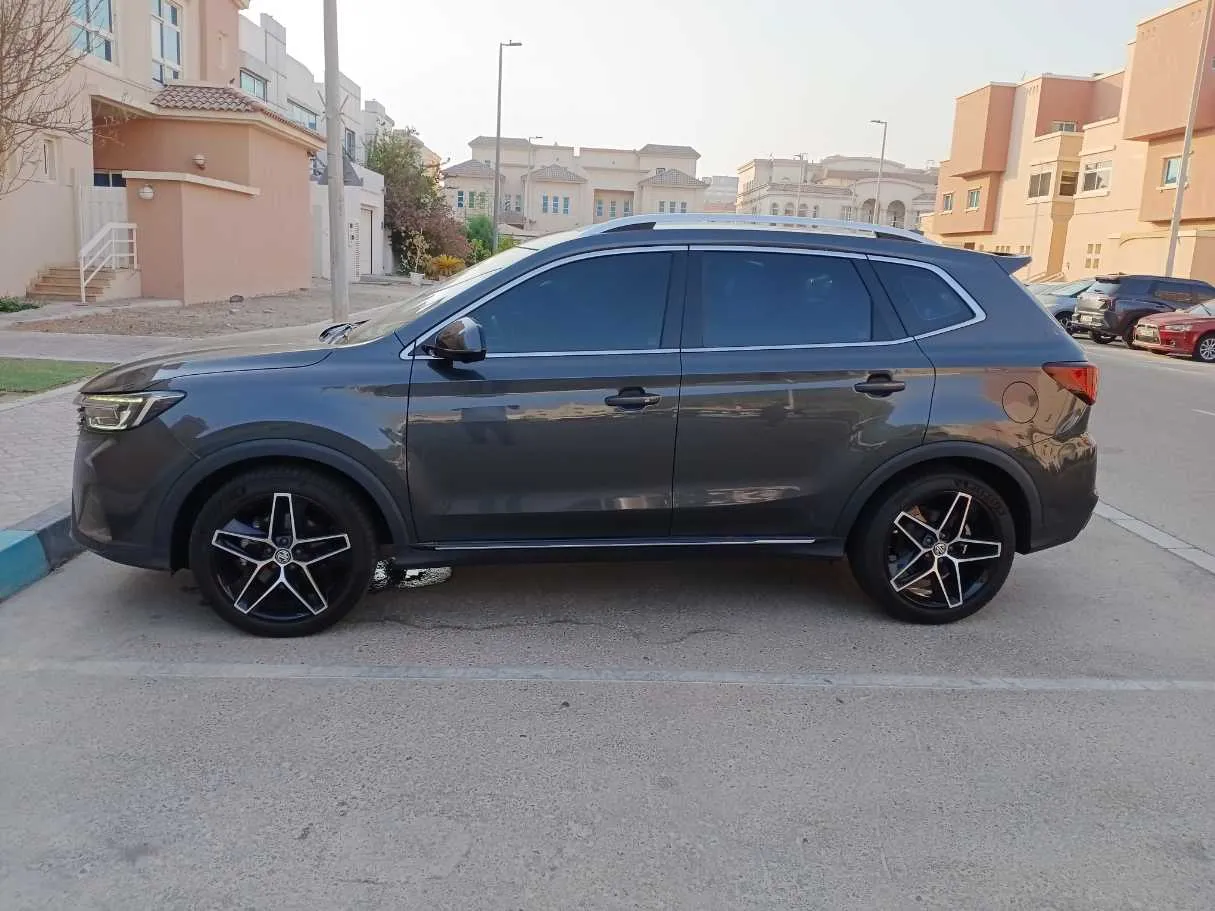 Car image 4