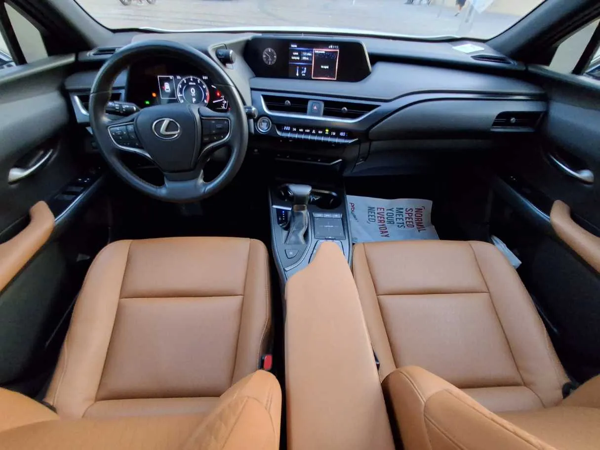 Car image 15