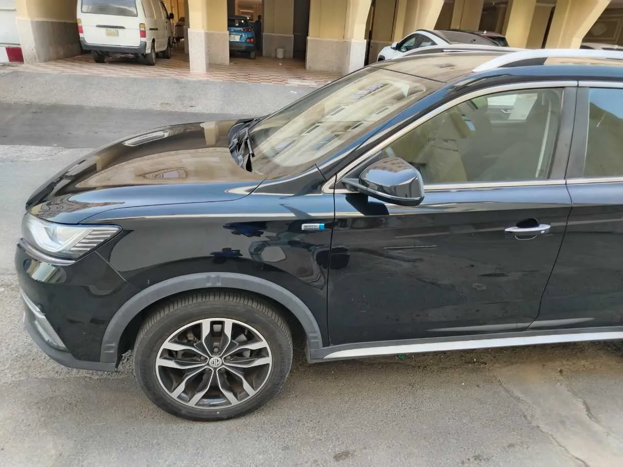 Car image 9