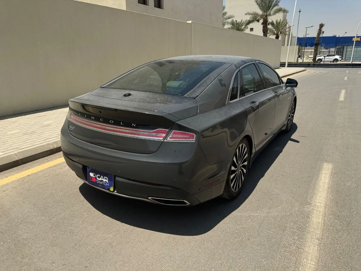 Car image 5