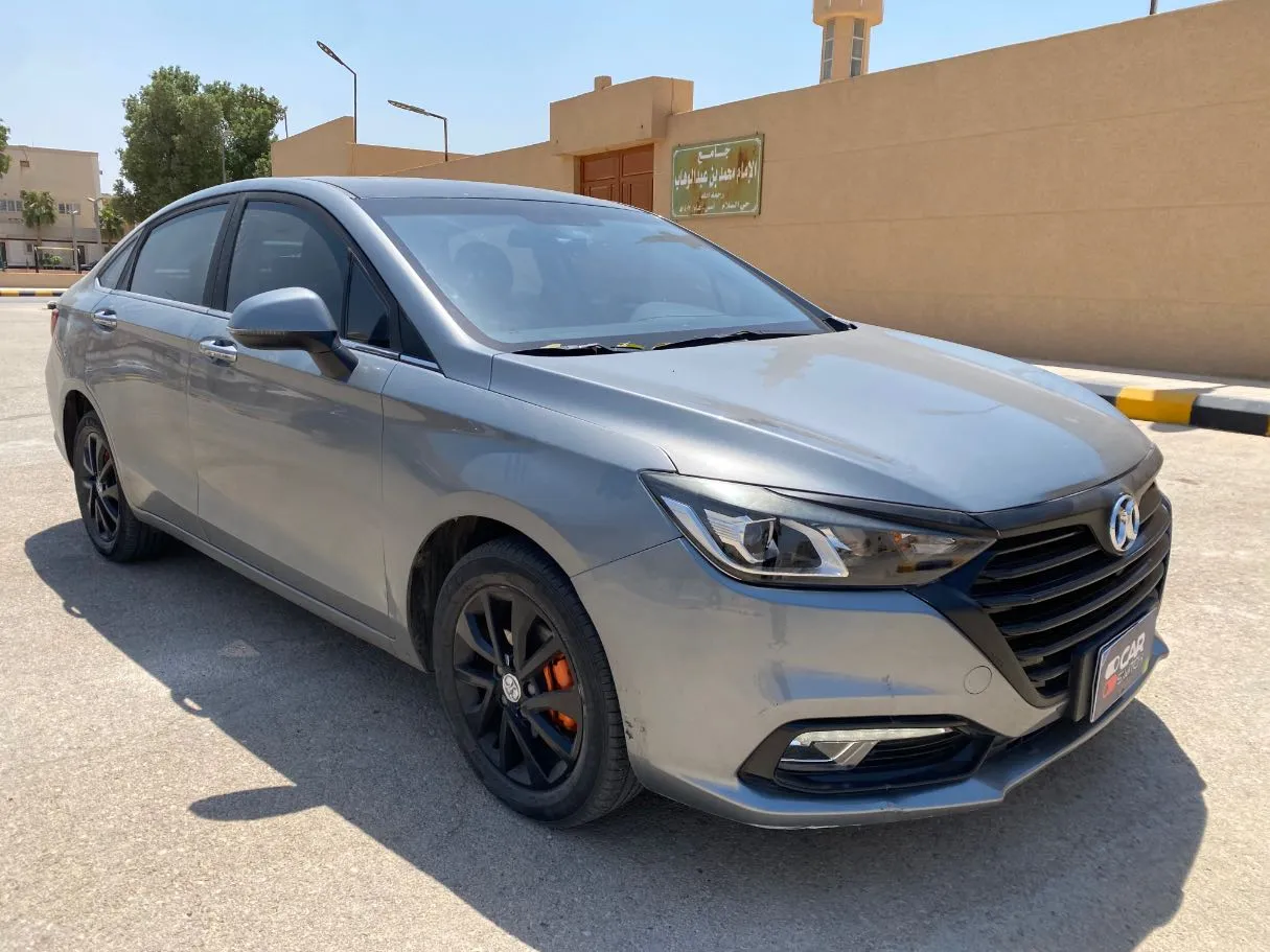 Car image 3