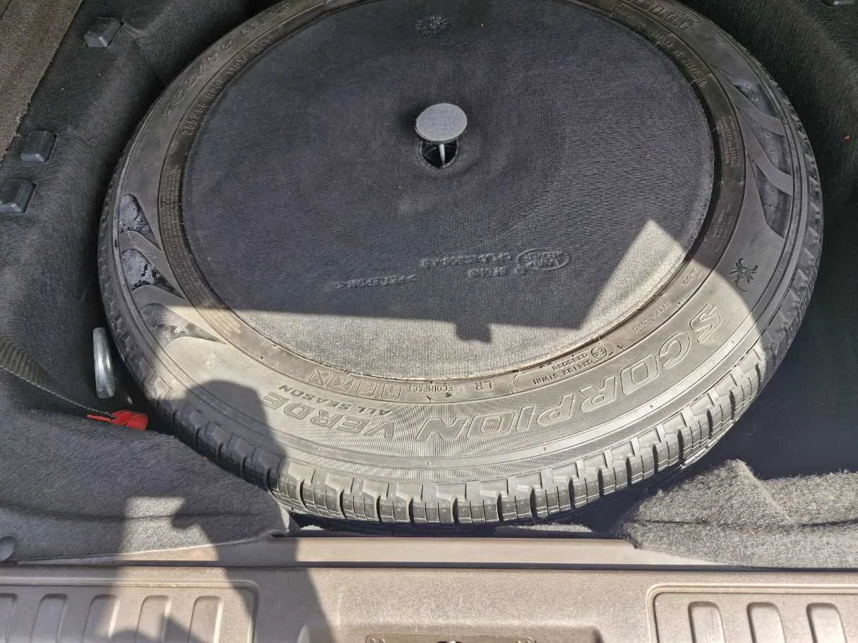 Car image 23