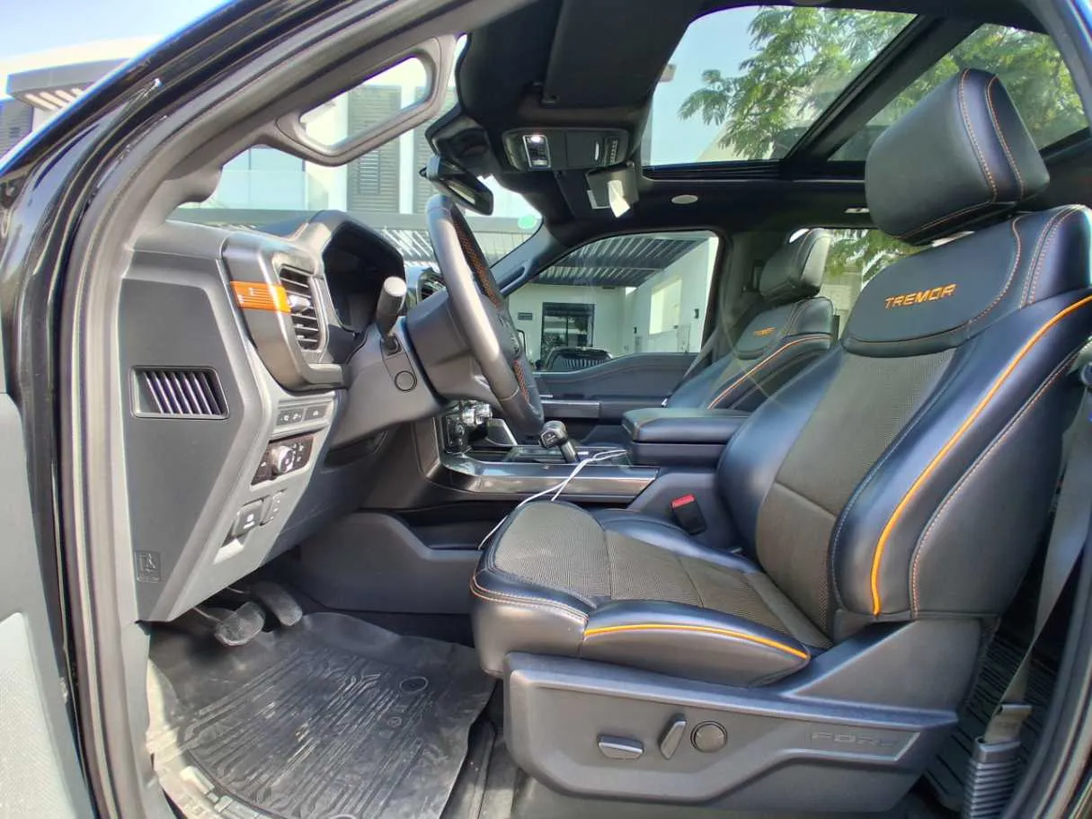 Car image 12