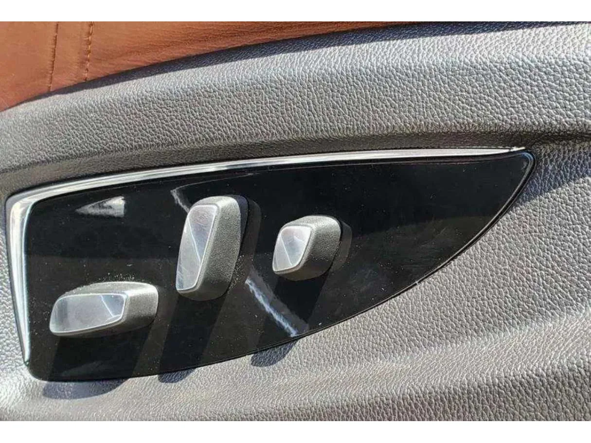 Car image 28