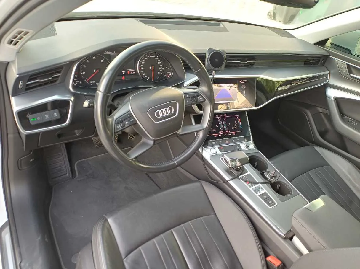 Car image 11