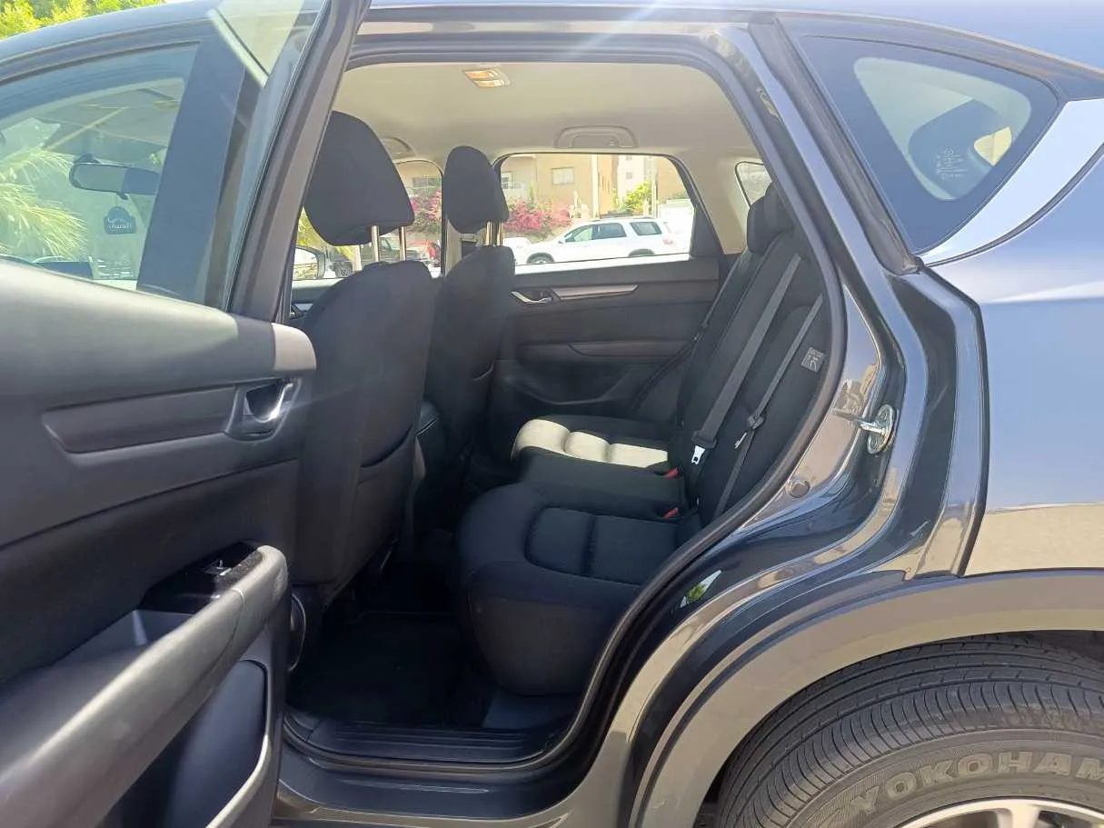Car image 27