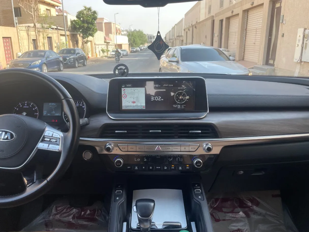 Car image 18