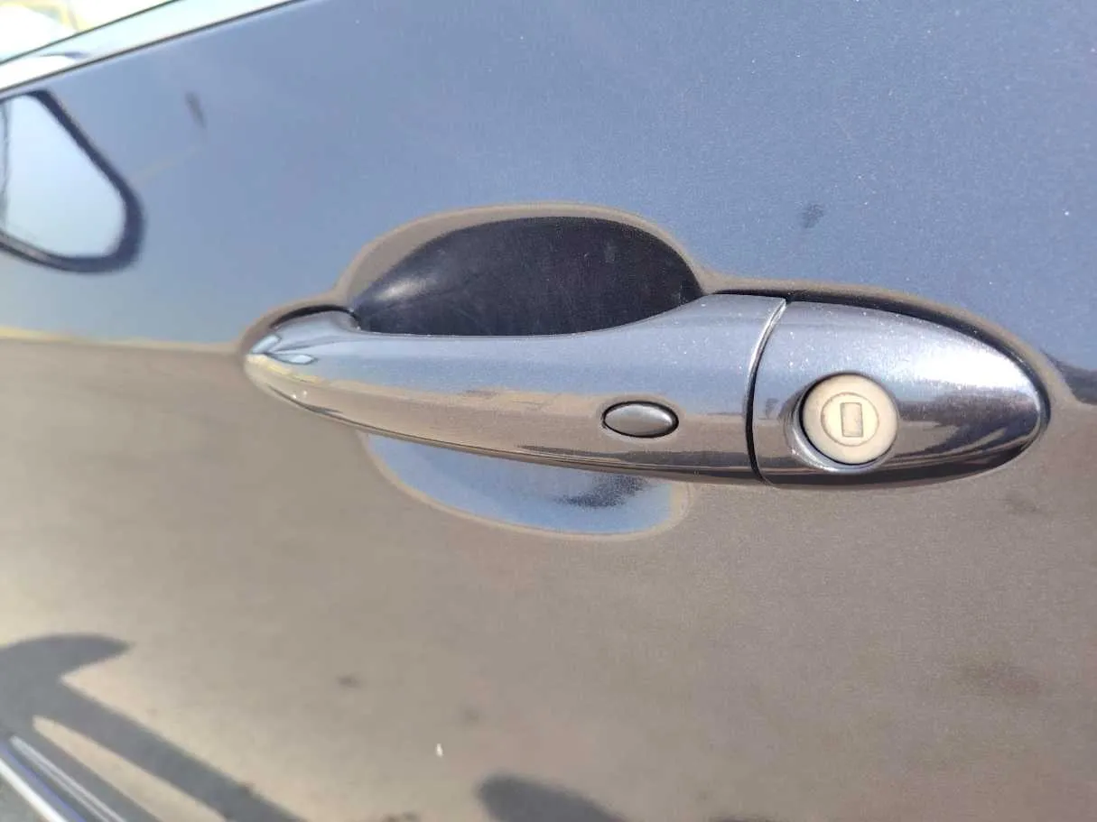 Car image 27