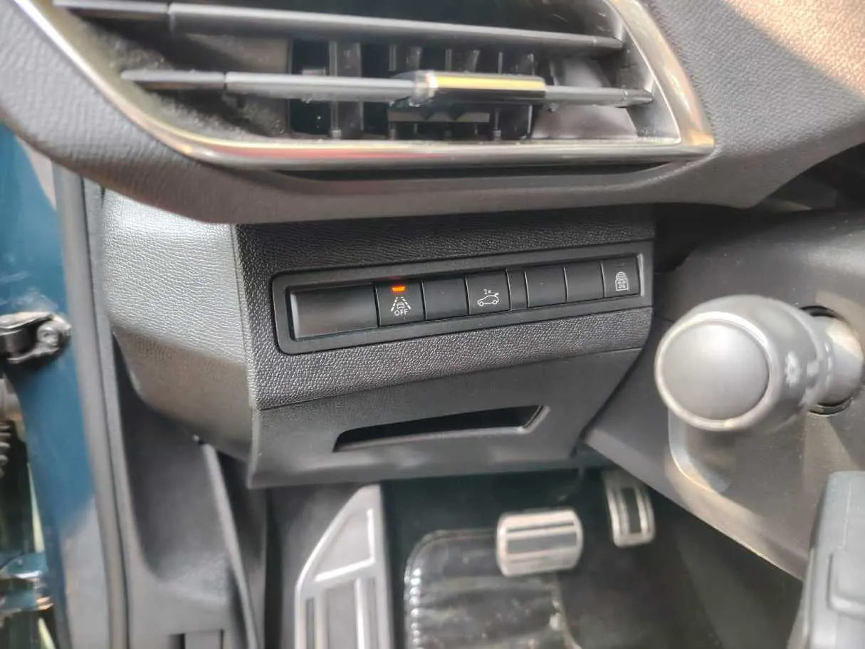 Car image 35