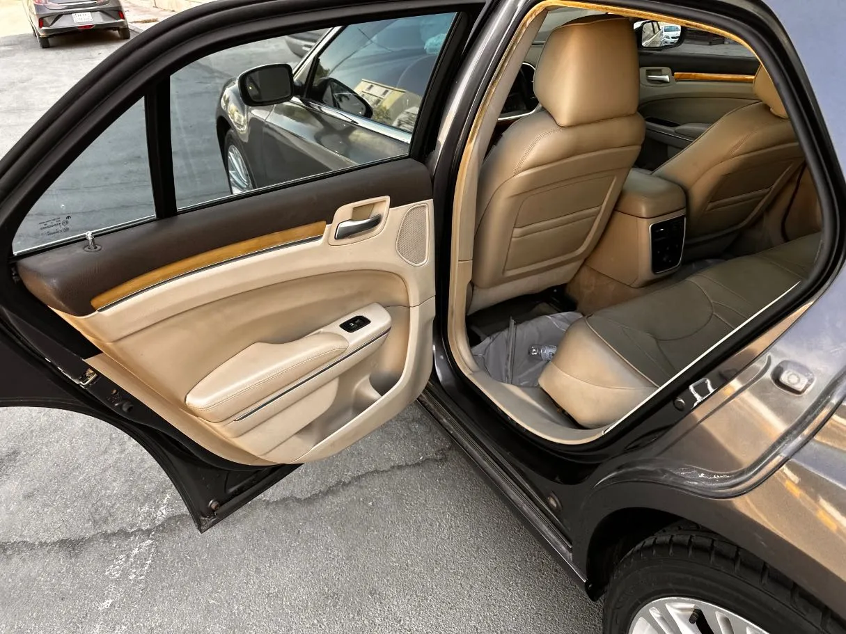 Car image 14