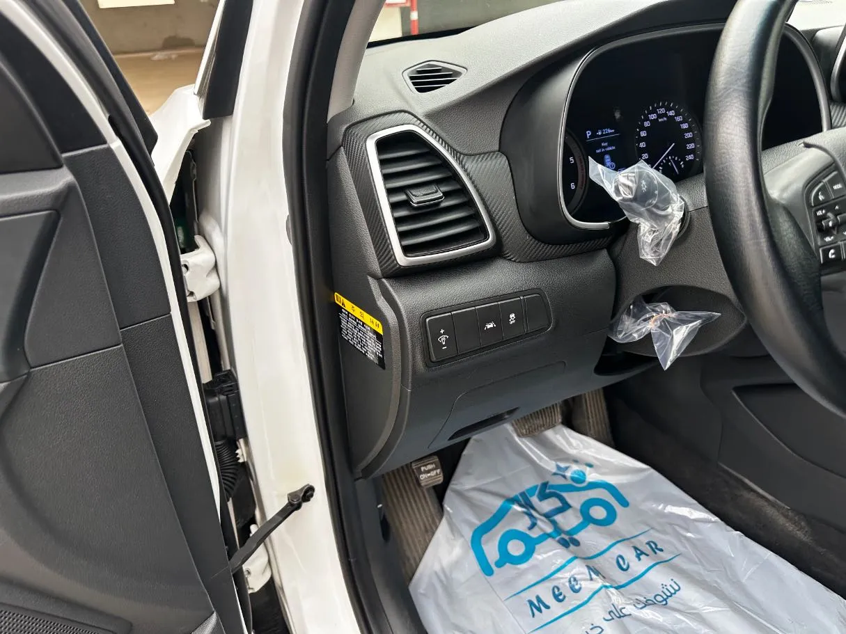 Car image 26