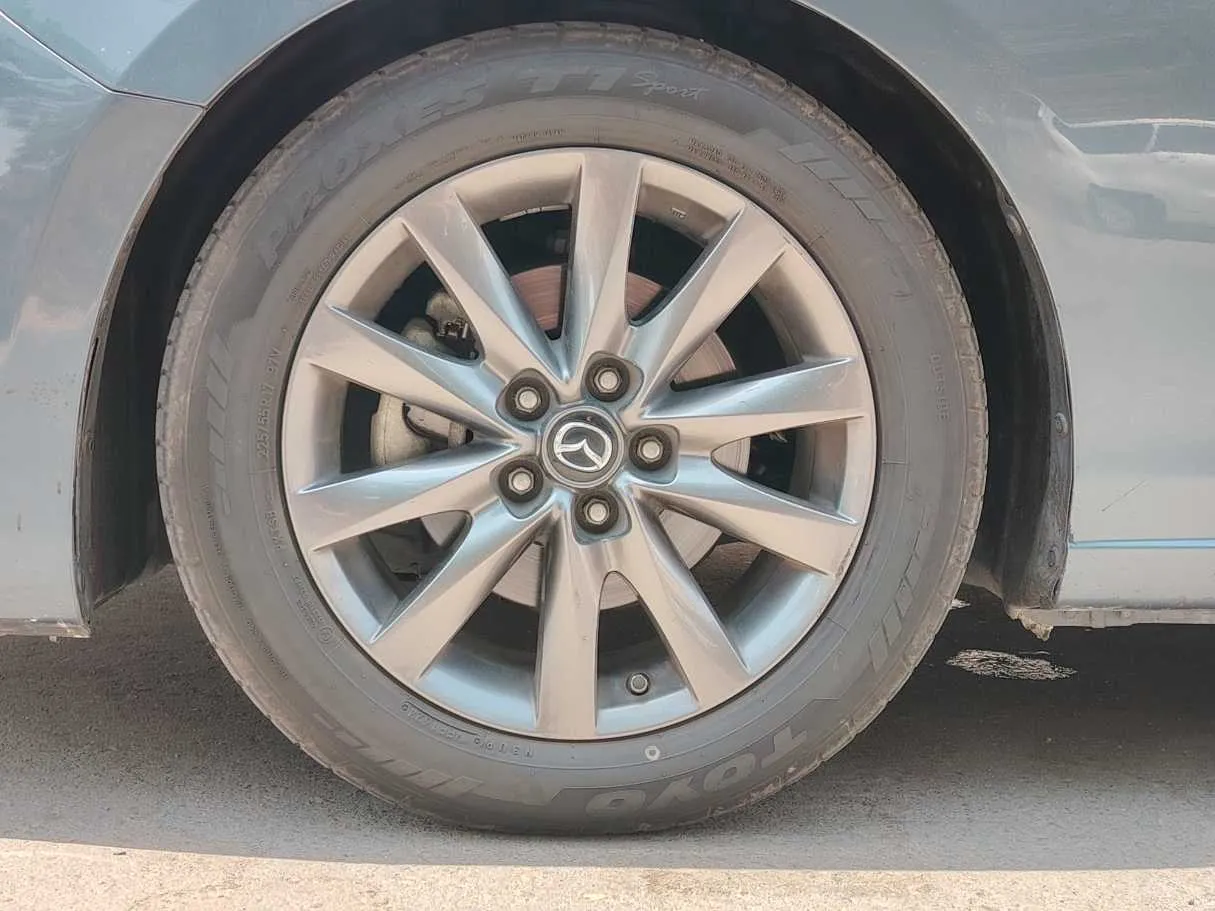 Car image 10
