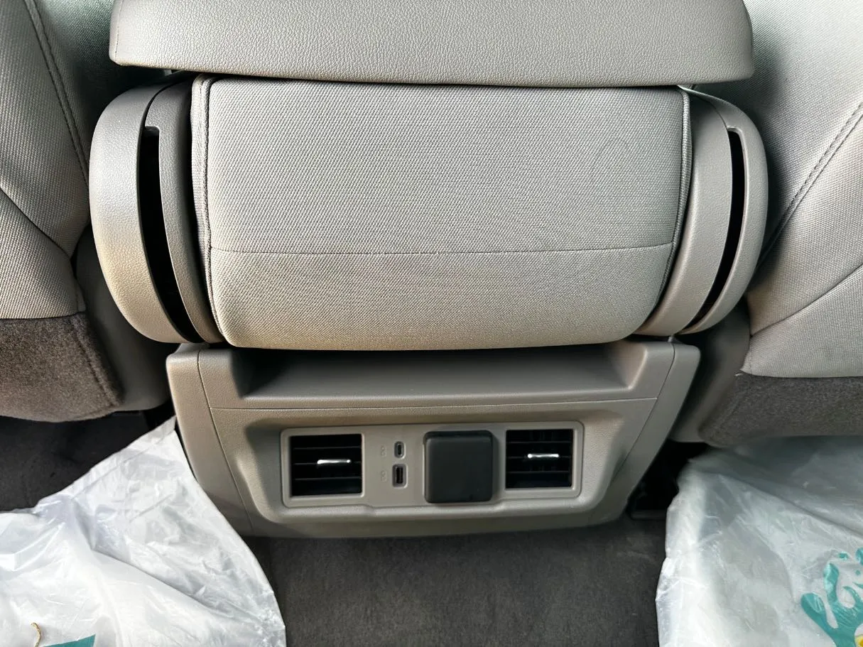 Car image 24