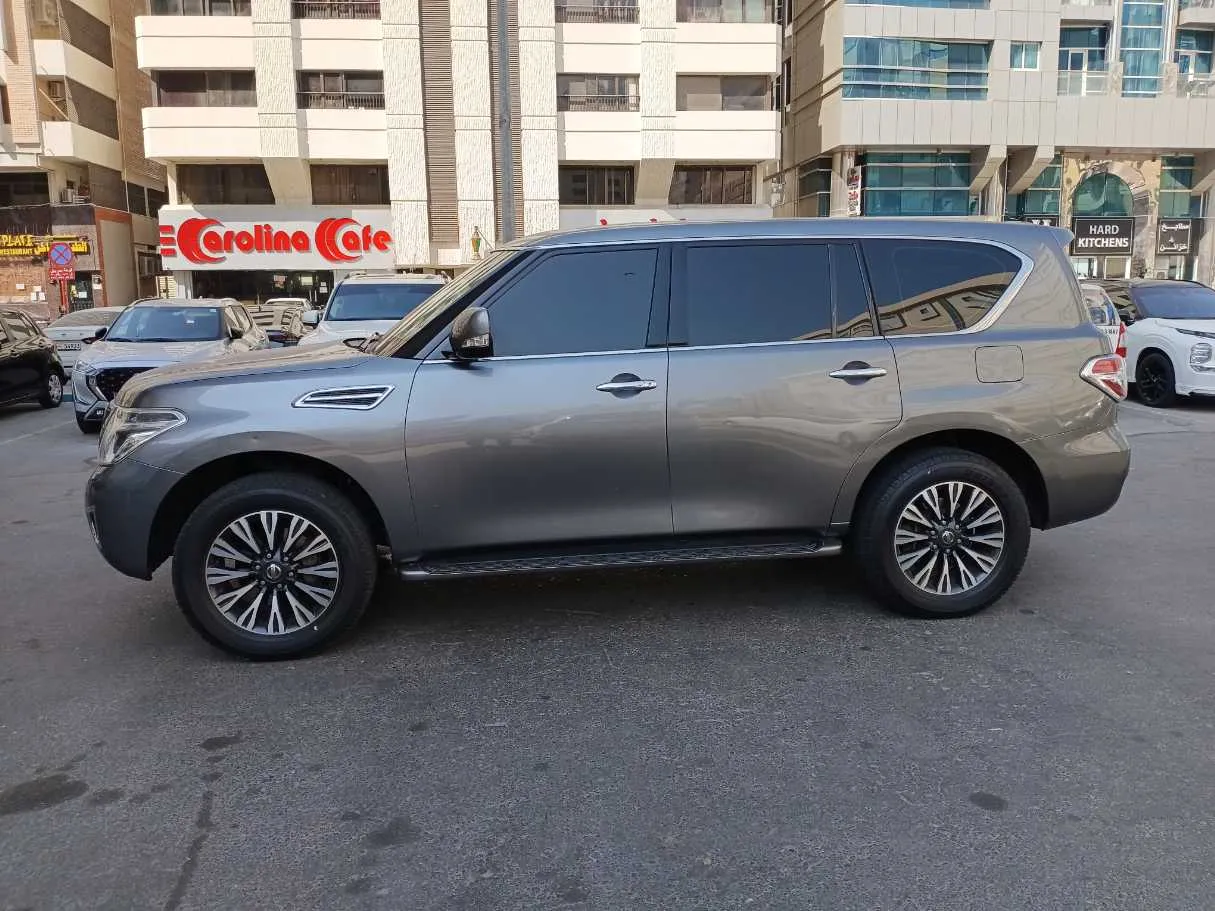 Car image 4