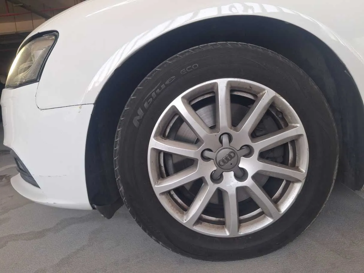 Car image 9