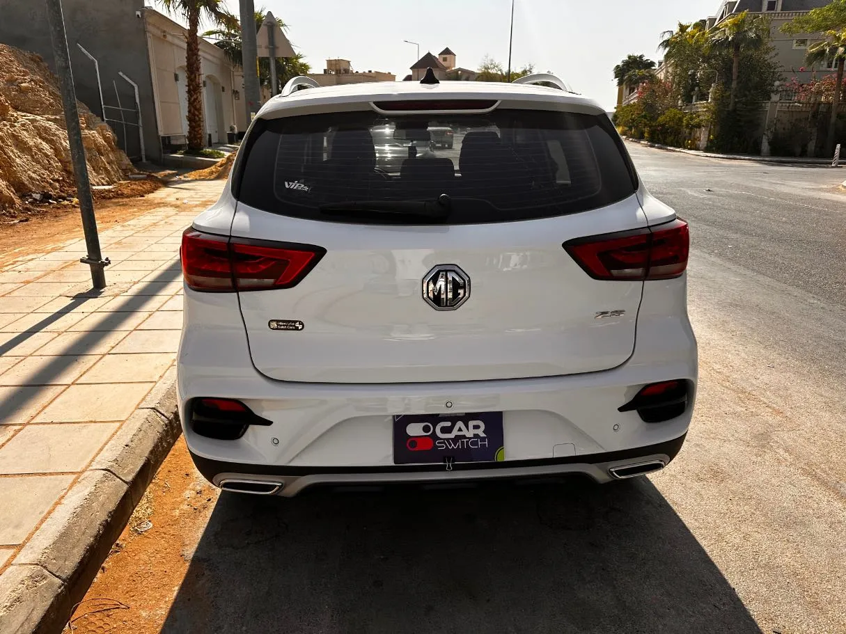 Car image 6
