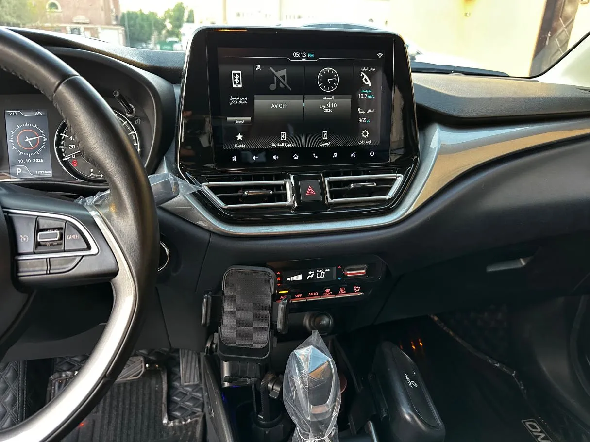 Car image 19