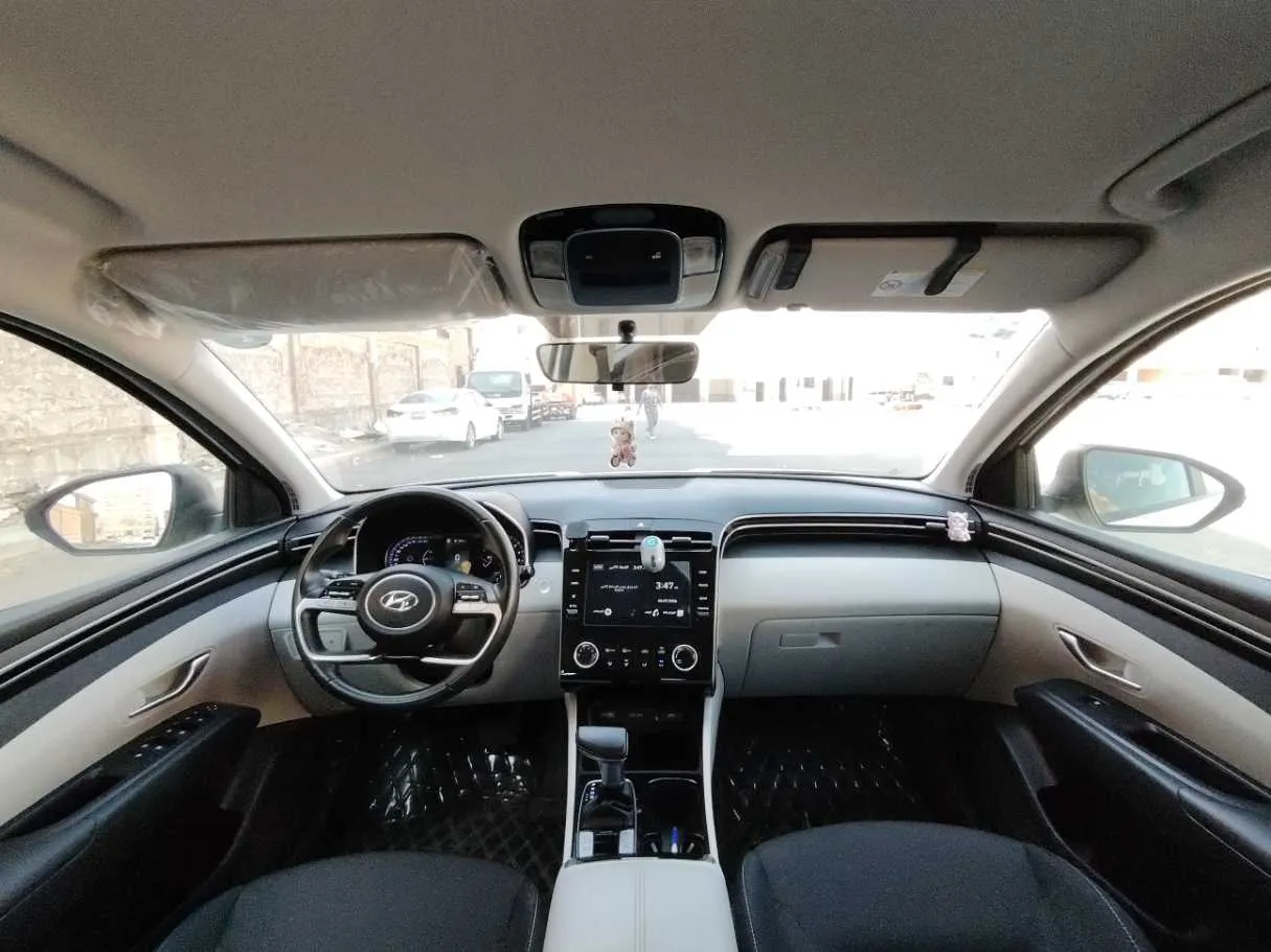 Car image 18