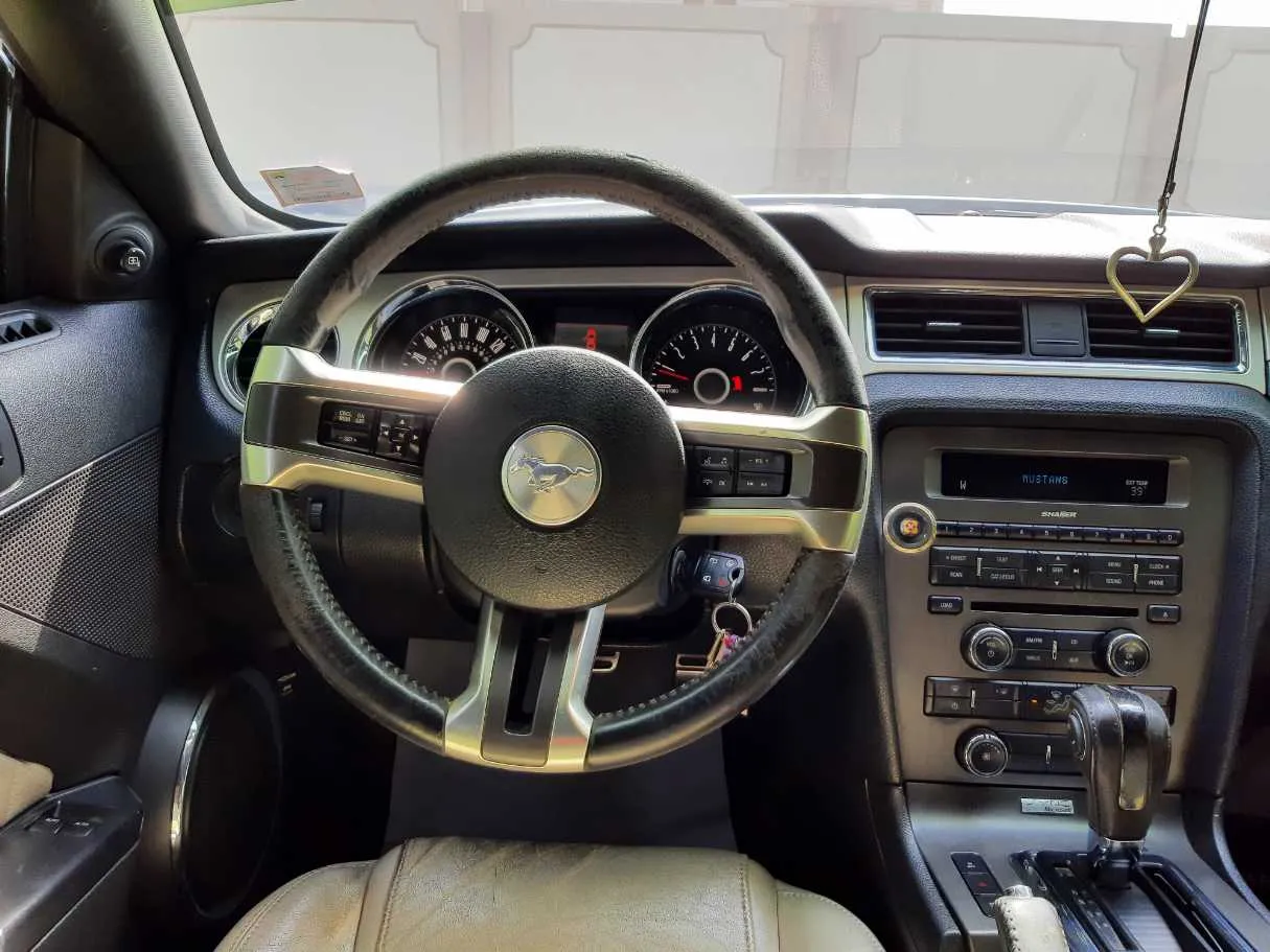 Car image 13