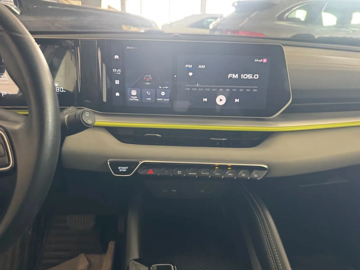 Car image 12