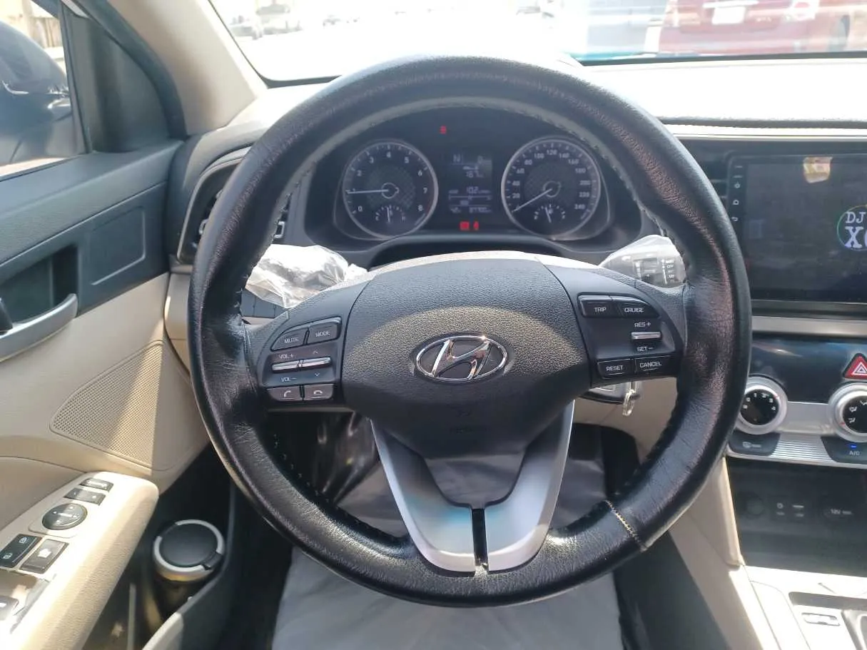Car image 16