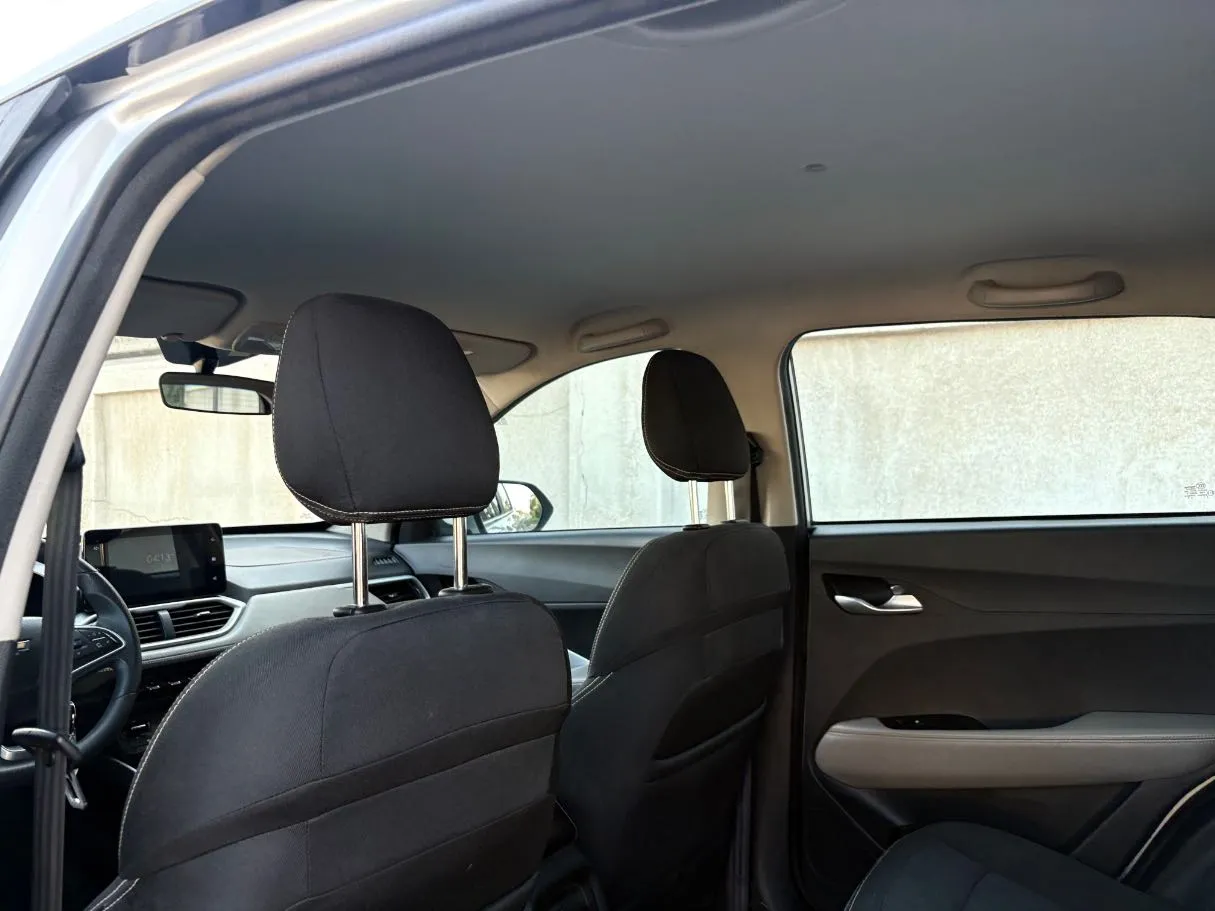 Car image 17