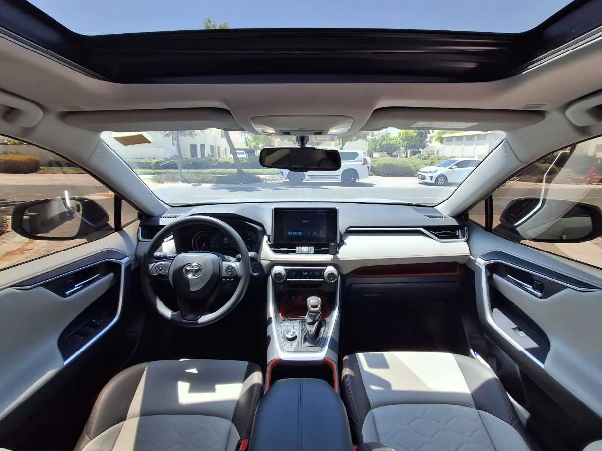 Car image 14