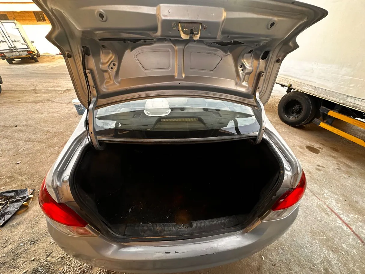 Car image 18