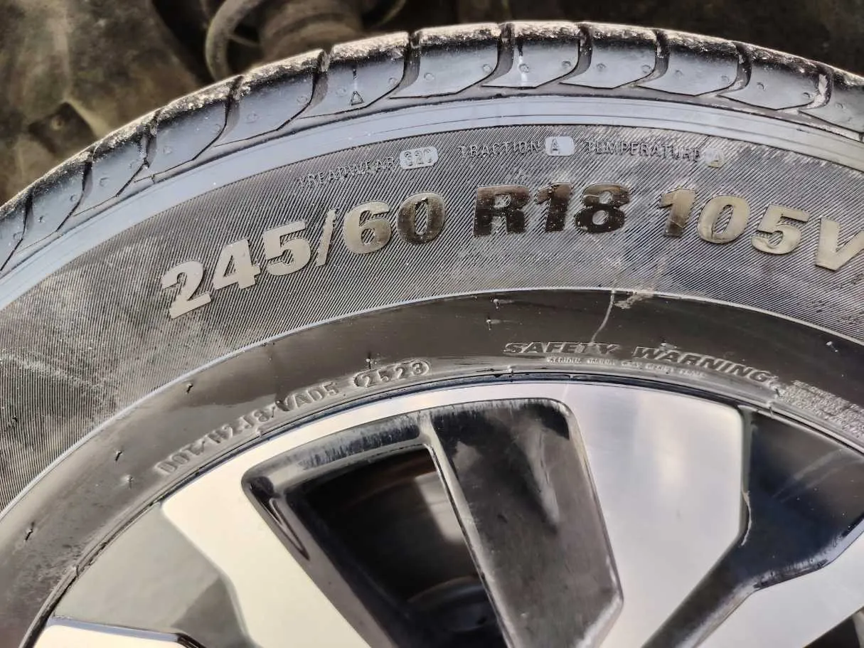 Car image 30