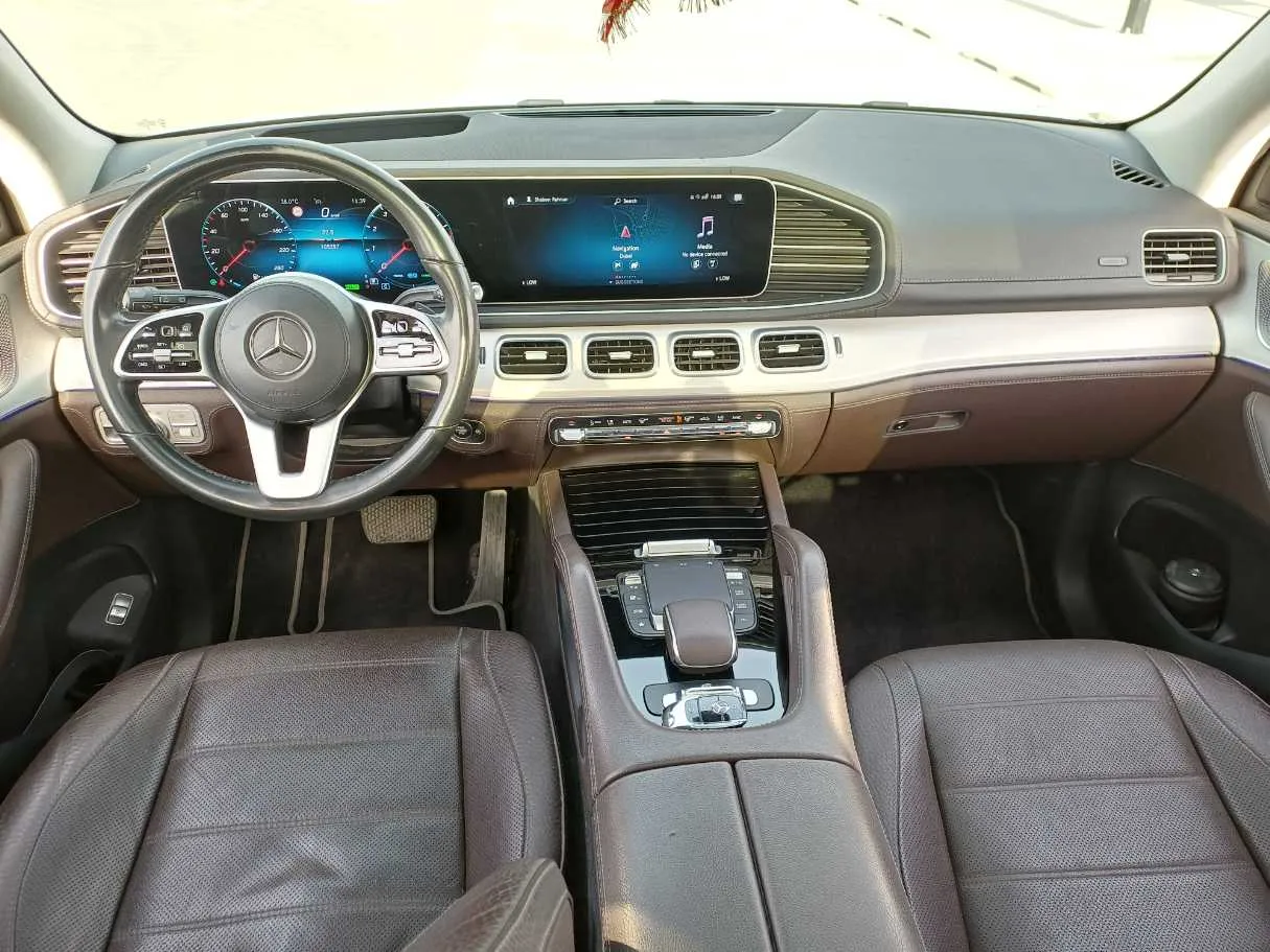 Car image 16