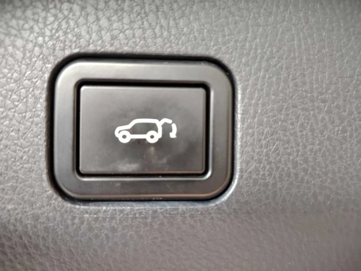 Car image 35