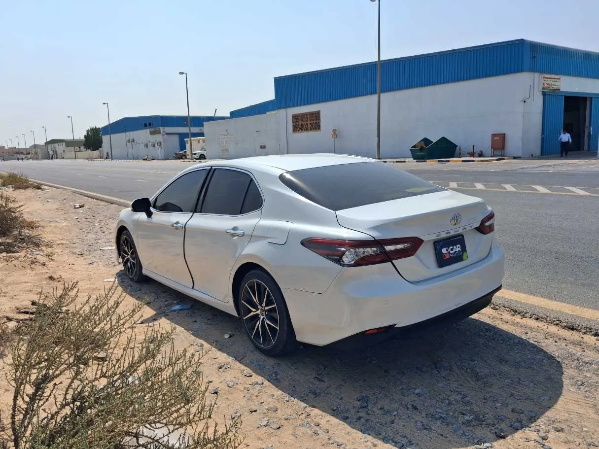 Car image 7