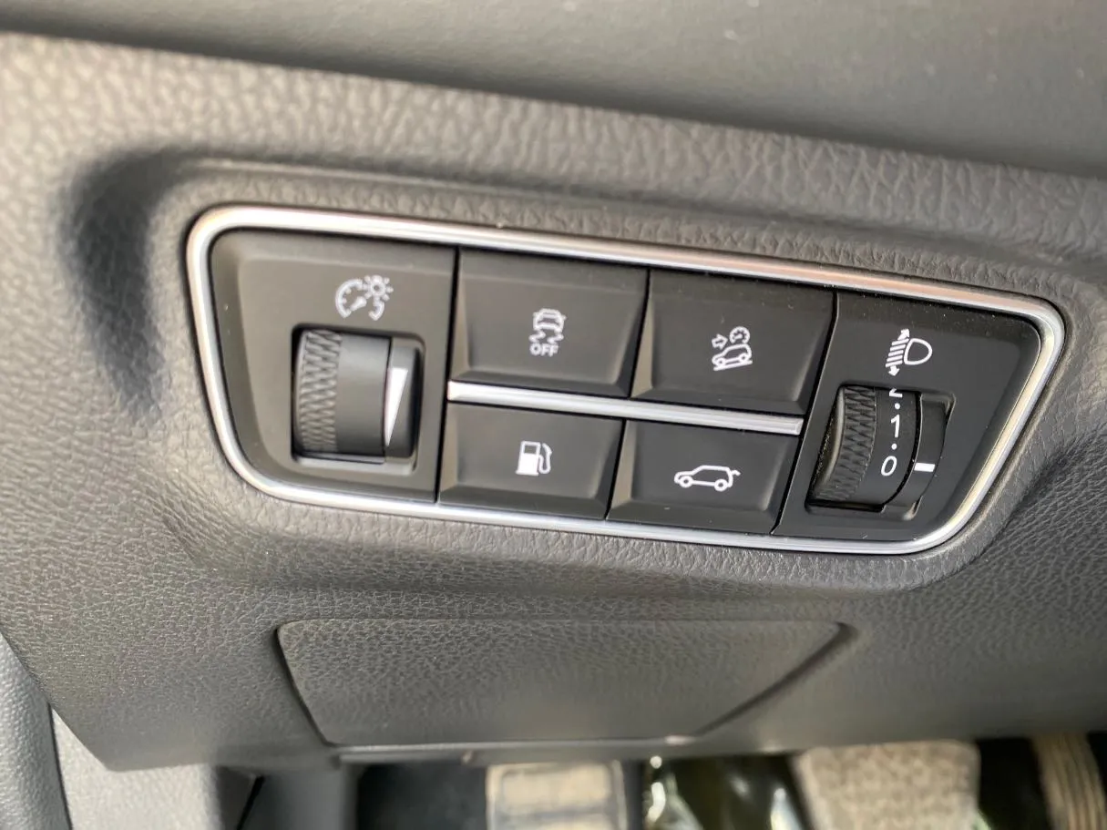 Car image 26
