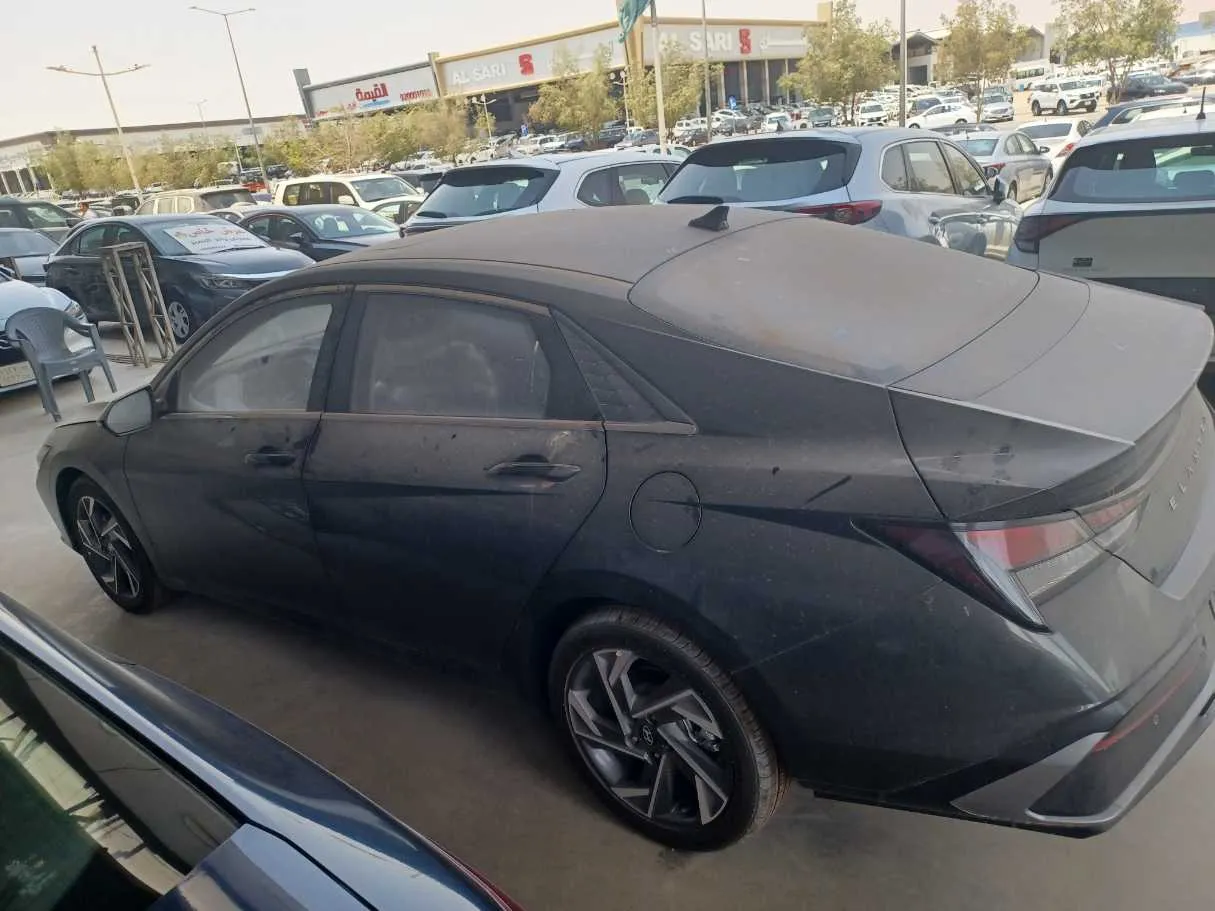 Car image 7