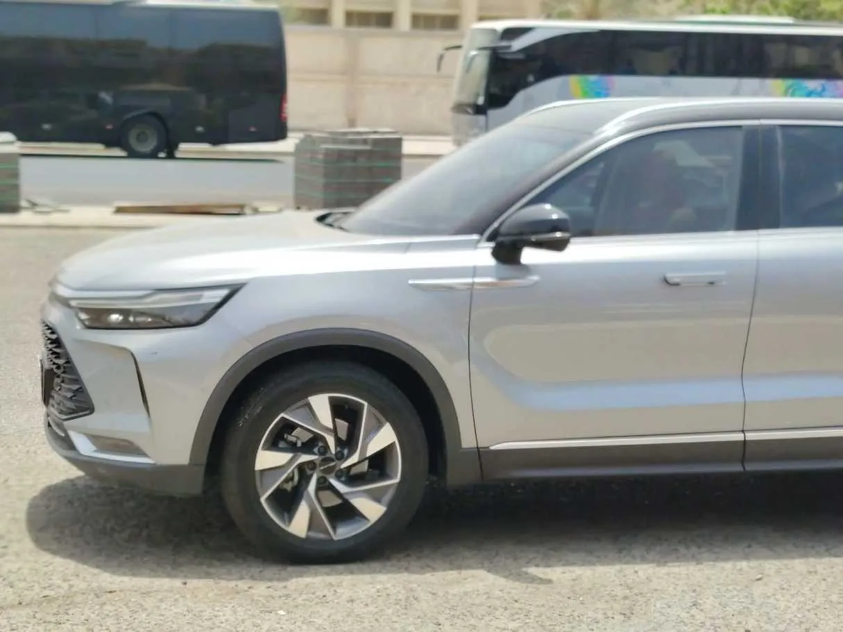 Car image 9