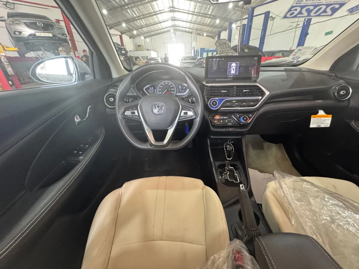 Car image 15
