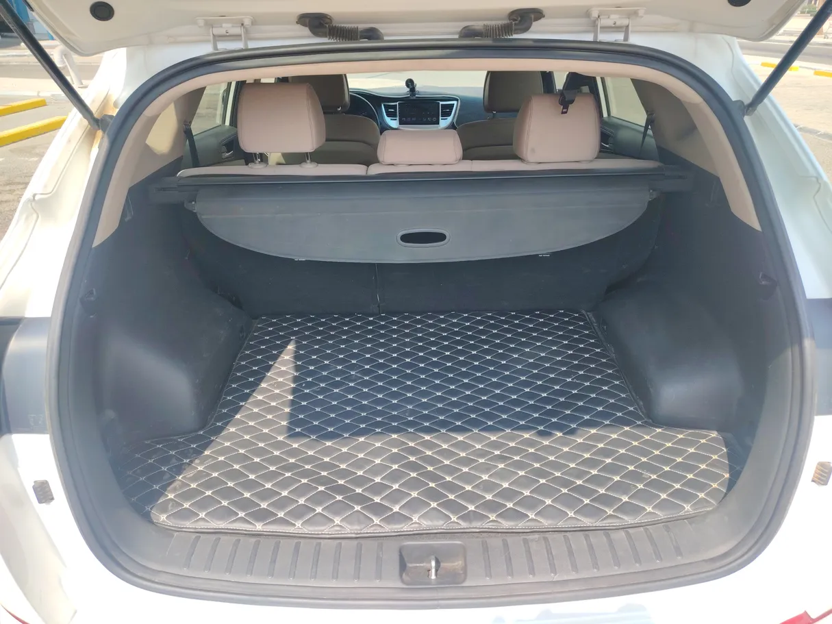 Car image 26