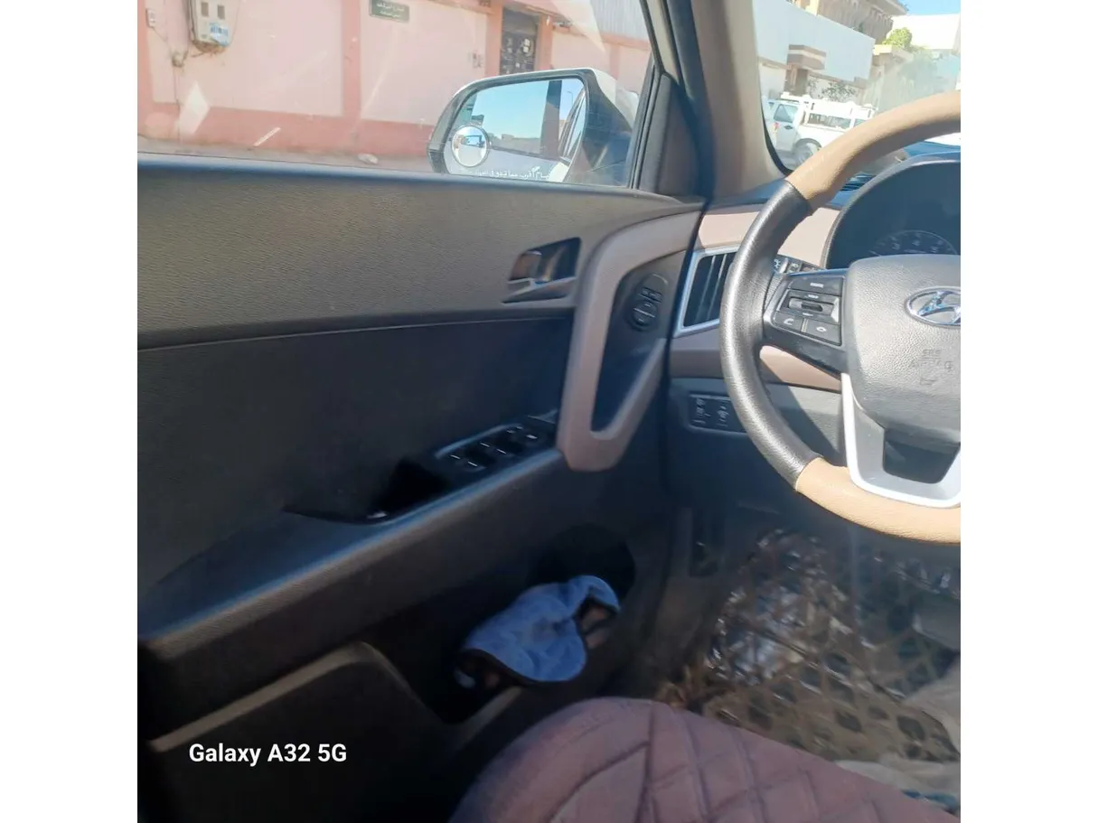 Car image 28